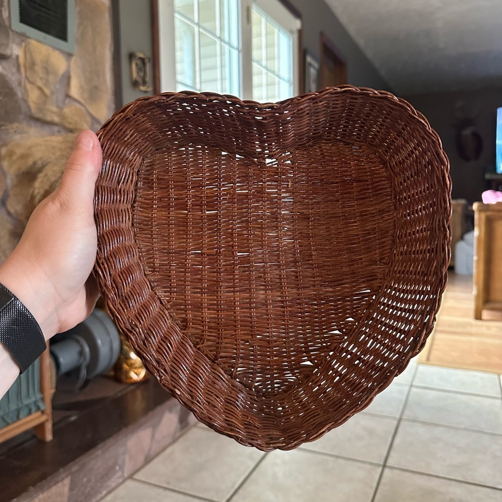 Woven Heart-Shaped Wicker Basket - Brown